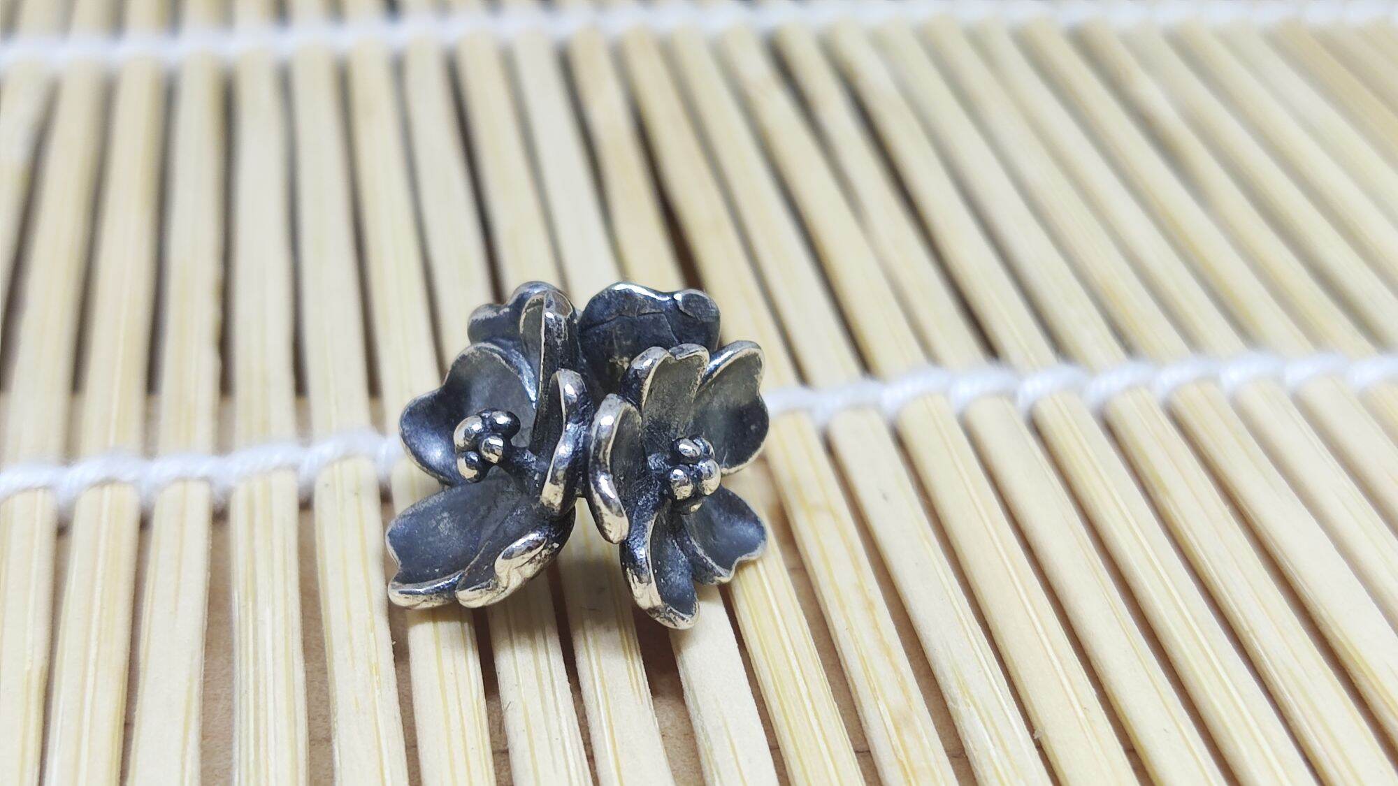 GauBee Charm bạc 925 hoa táo đen tb
