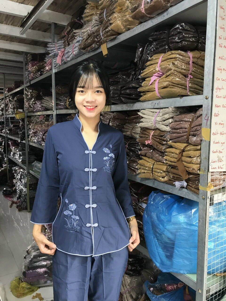 Đồ lam đi chùa nữ. sẩm thêu kate