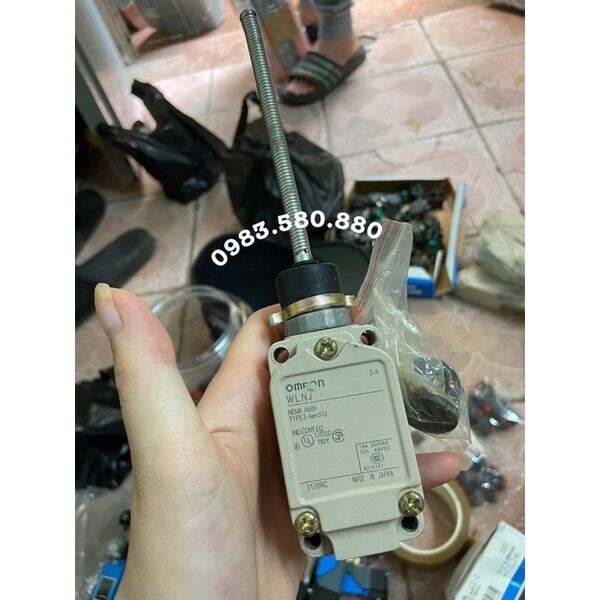 Công tắc hành trình omron wlnj