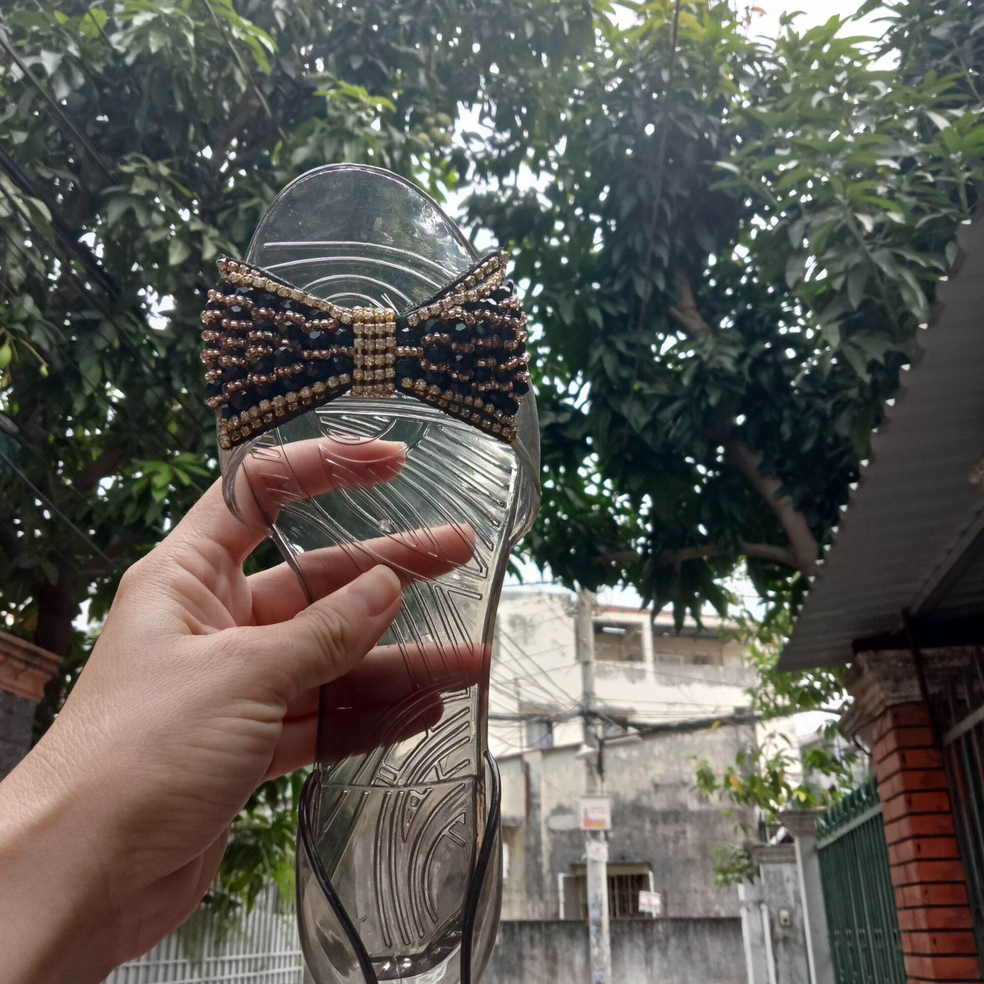 Giày nhựa nơ kết cườm