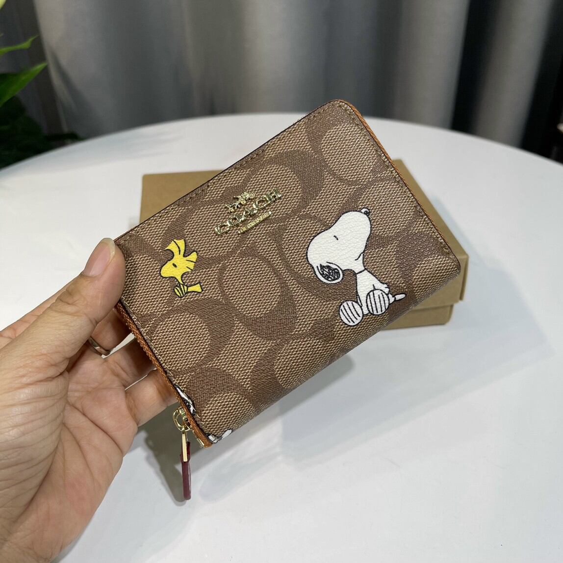 Ví Co**ach ngắn họa tiết xinh xắn