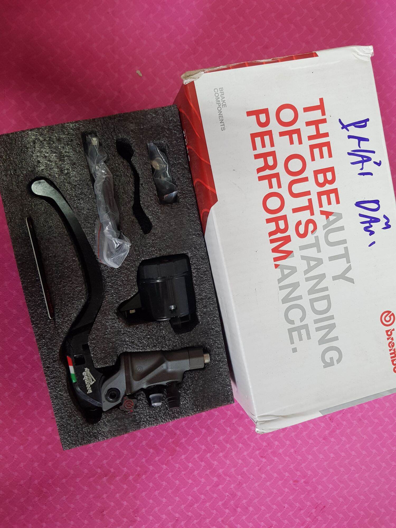 Cụm Tay Dầu Phải Mẫu Brembo
