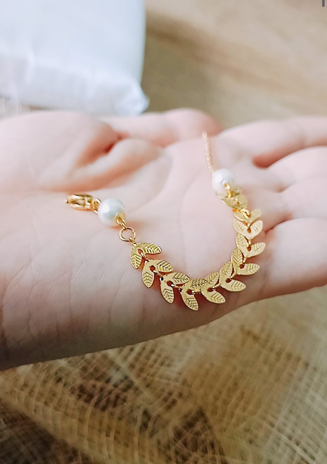 Lắc tay titan chiếc lá mạ vàng