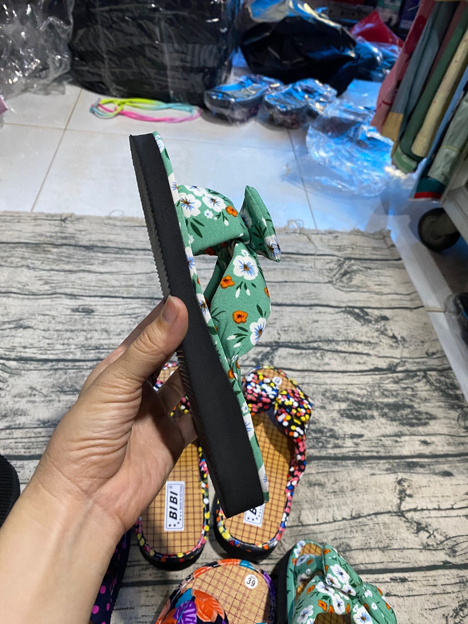 Dép nơ vải mang trong nhà