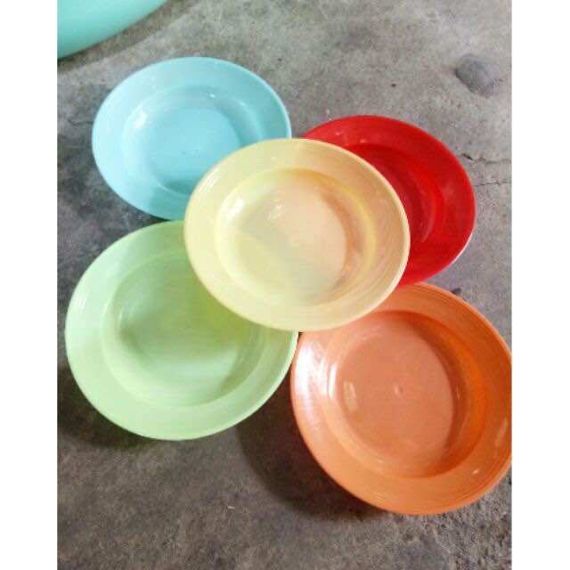 Sỉ- 100 cái dĩa nhựa màu nhiều màu