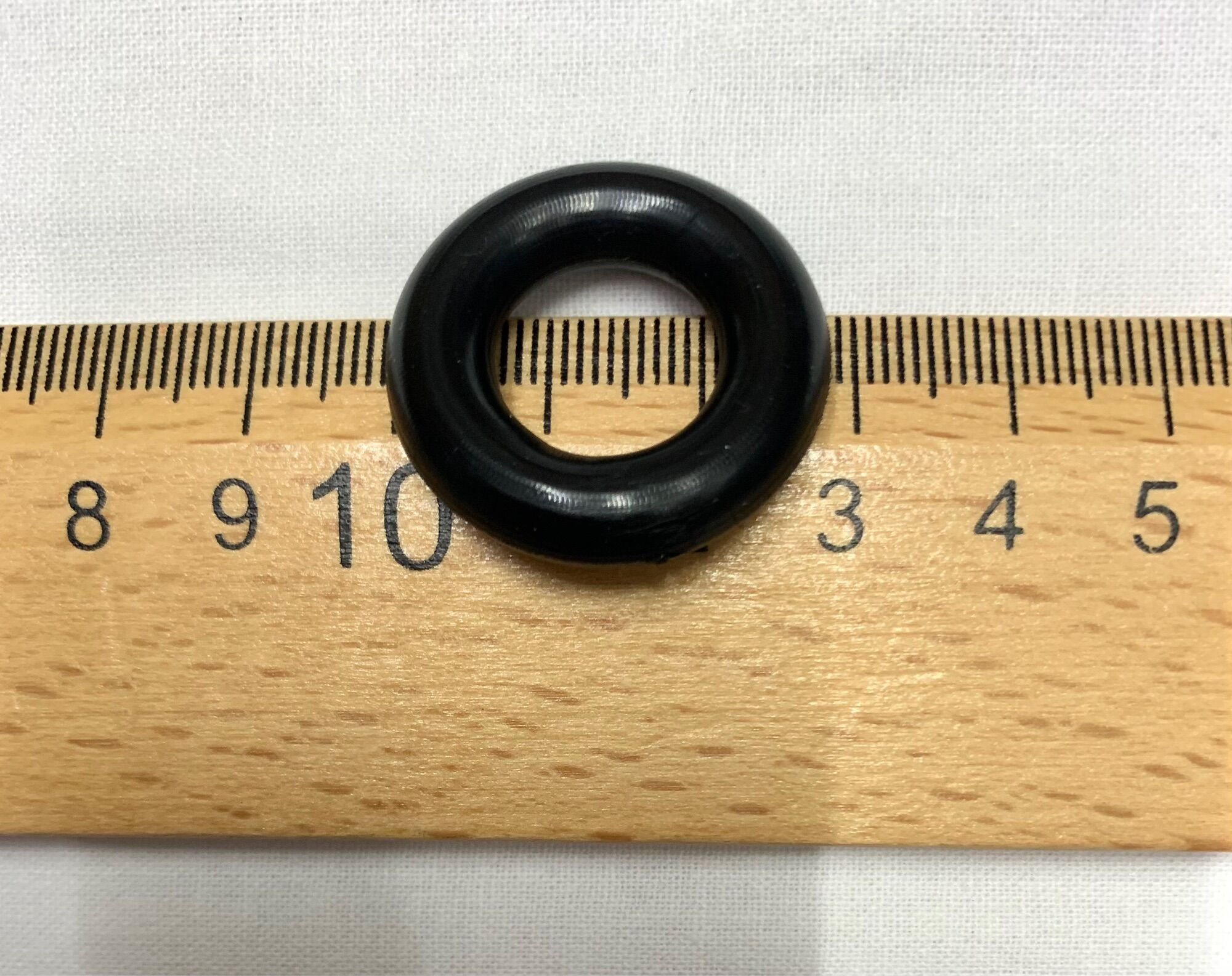 Vòng cao su đánh suốt chỉ dùng cho máy may gia đình conbướm. Giá bán 7.000đồng/cái8