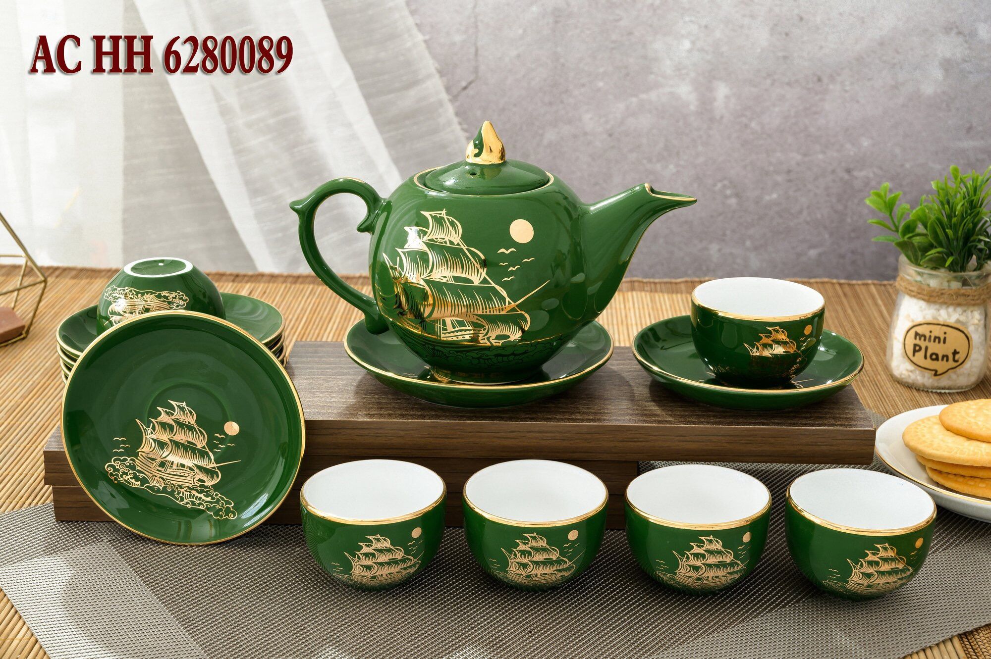 Bộ ấm trà men ngọc, họa tiết vẽ vàng. Gốm sứ Bát Tràng cao cấp.