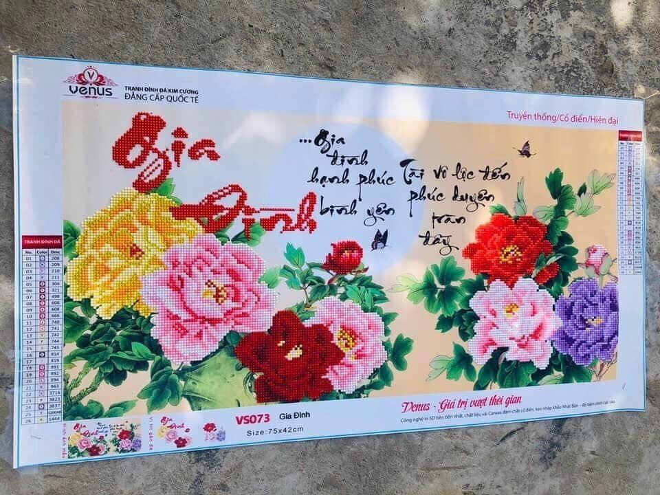 Tranh đính đá gia đình kt 75*42