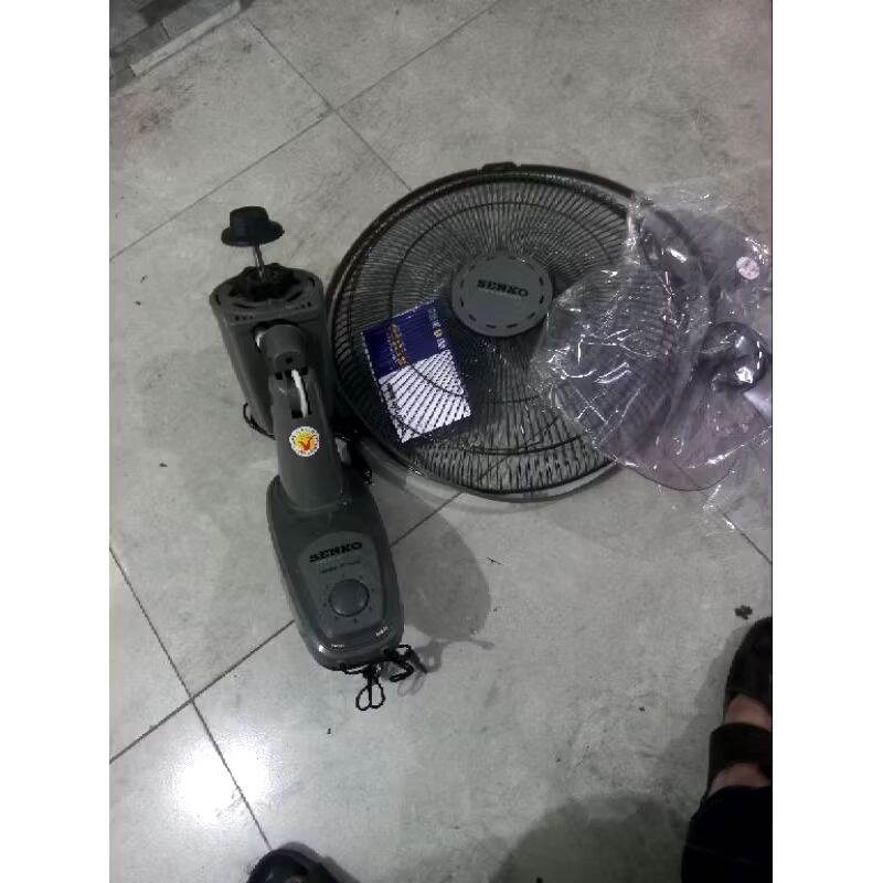 Quạt treo tường Senko TC1626