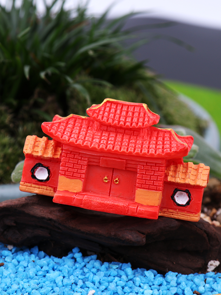 Trang trí tiểu cảnh mô hình cổng nhà cổ màu đỏ