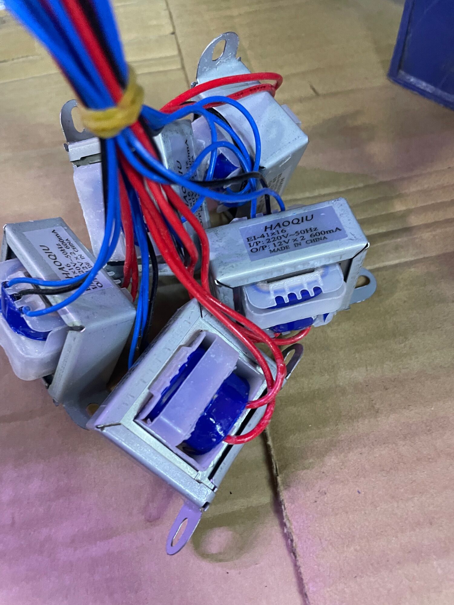 Biến áp 12V đối xứng 600mA
