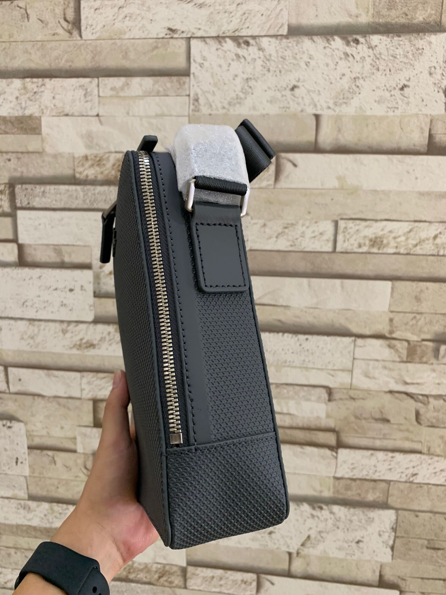 Túi Lacoste Nam Chantaco Matte Stitched Leather Vertical  Bag