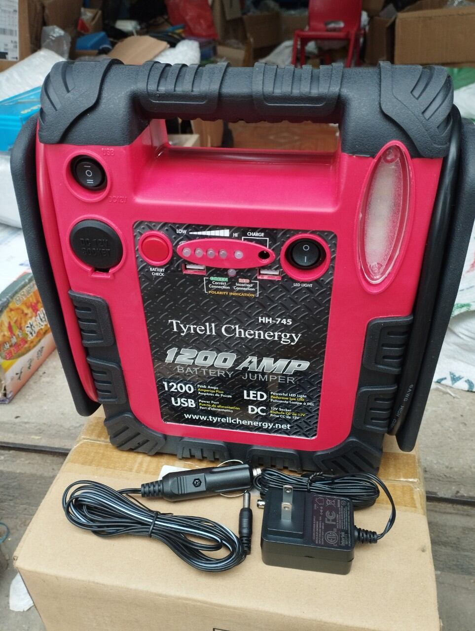 Kích đề cứu hộ, khởi động động cơ khi xe hết ắc quy HH-745