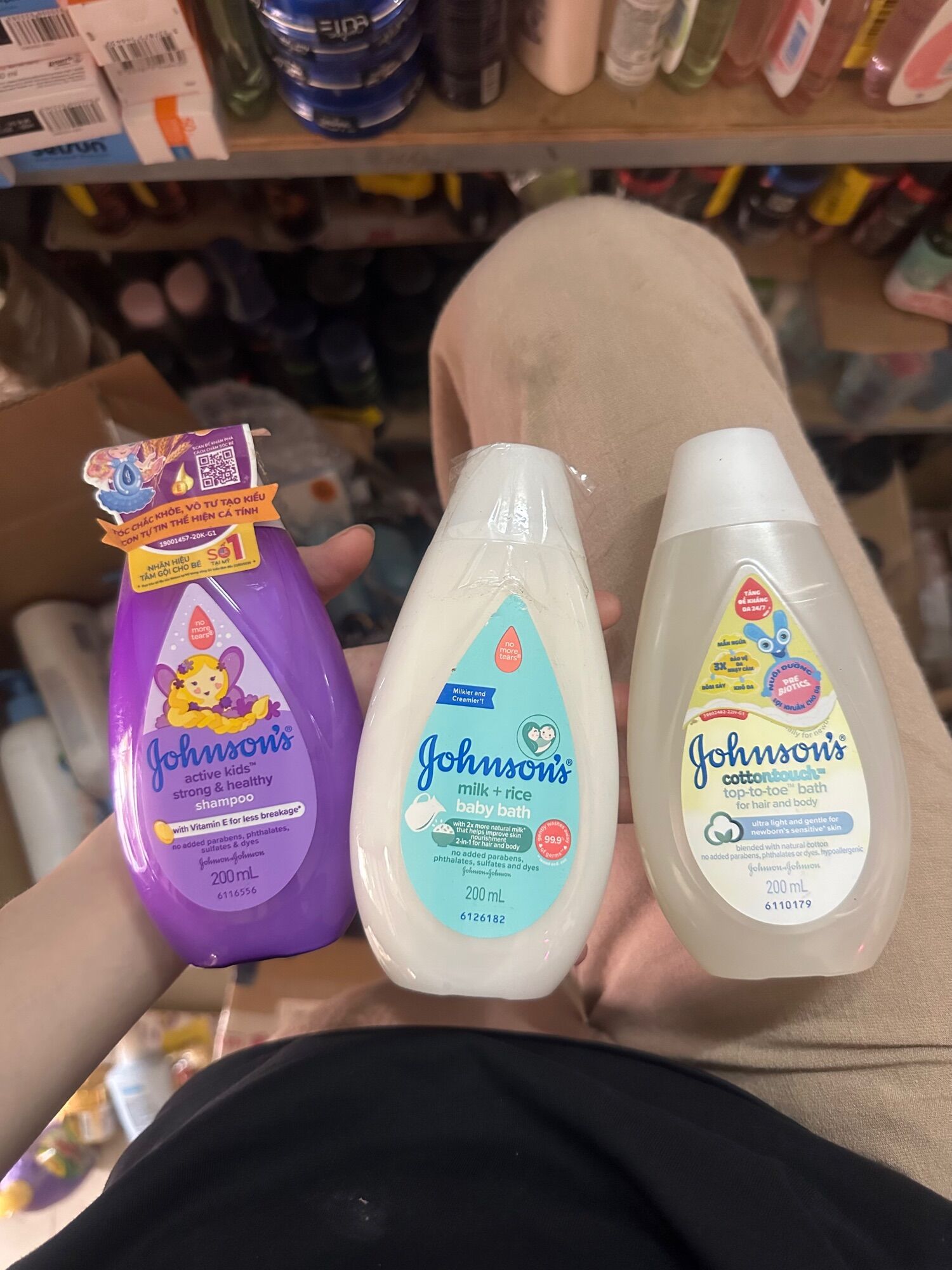 Sữa tắm và tắm gội toàn thân mềm mịn Johnson's baby 200ml