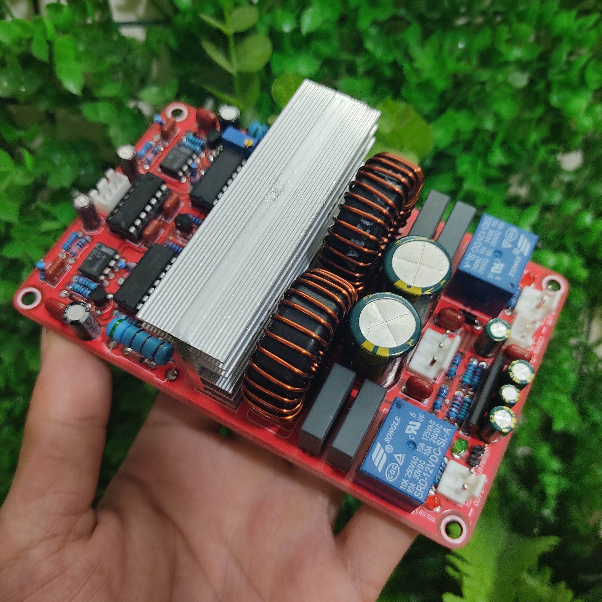 Class D 2 kênh tích hợp sẵn bảo vệ loa (1200W/2)