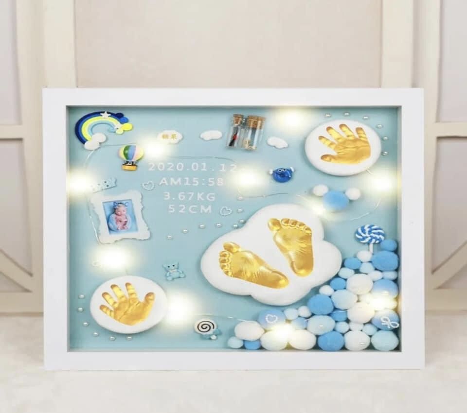 ( In ảnh miễn phí ) Size 33x38 Khung in dấu chân tay Bé