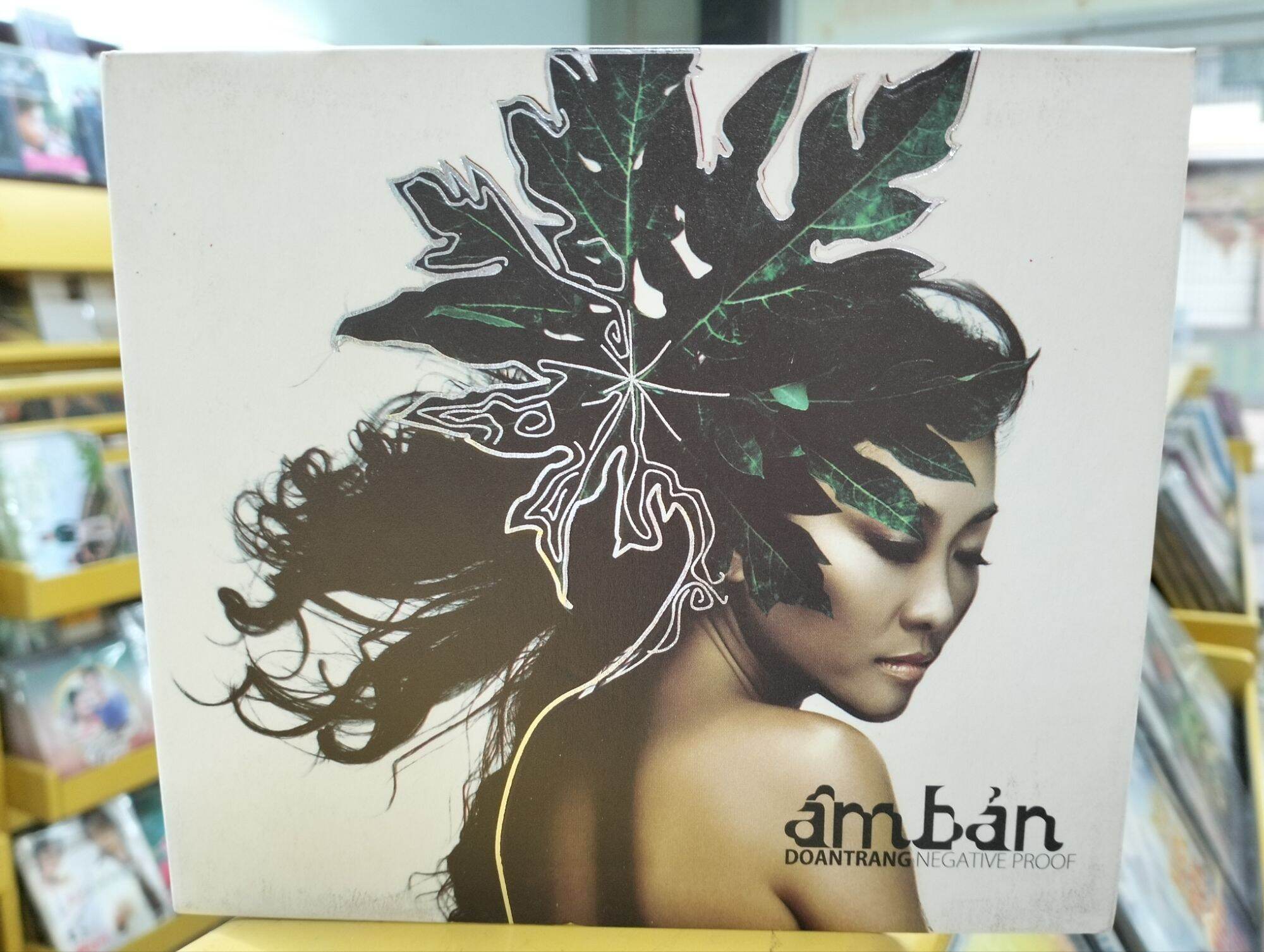 Đĩa cd - đoan trang - âm bản