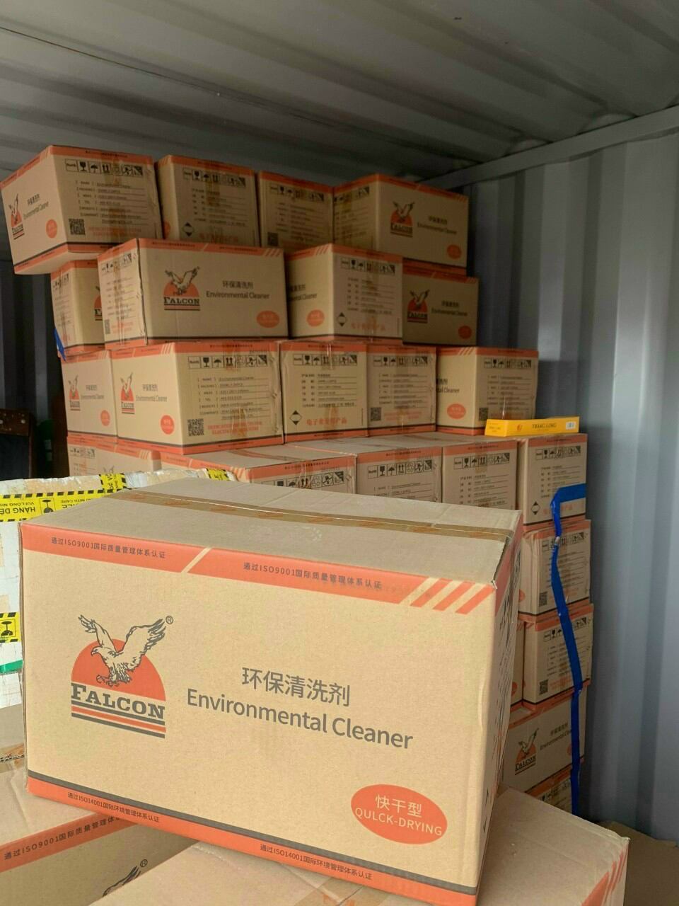 Chai 530 falcon vệ sinh làm sạch