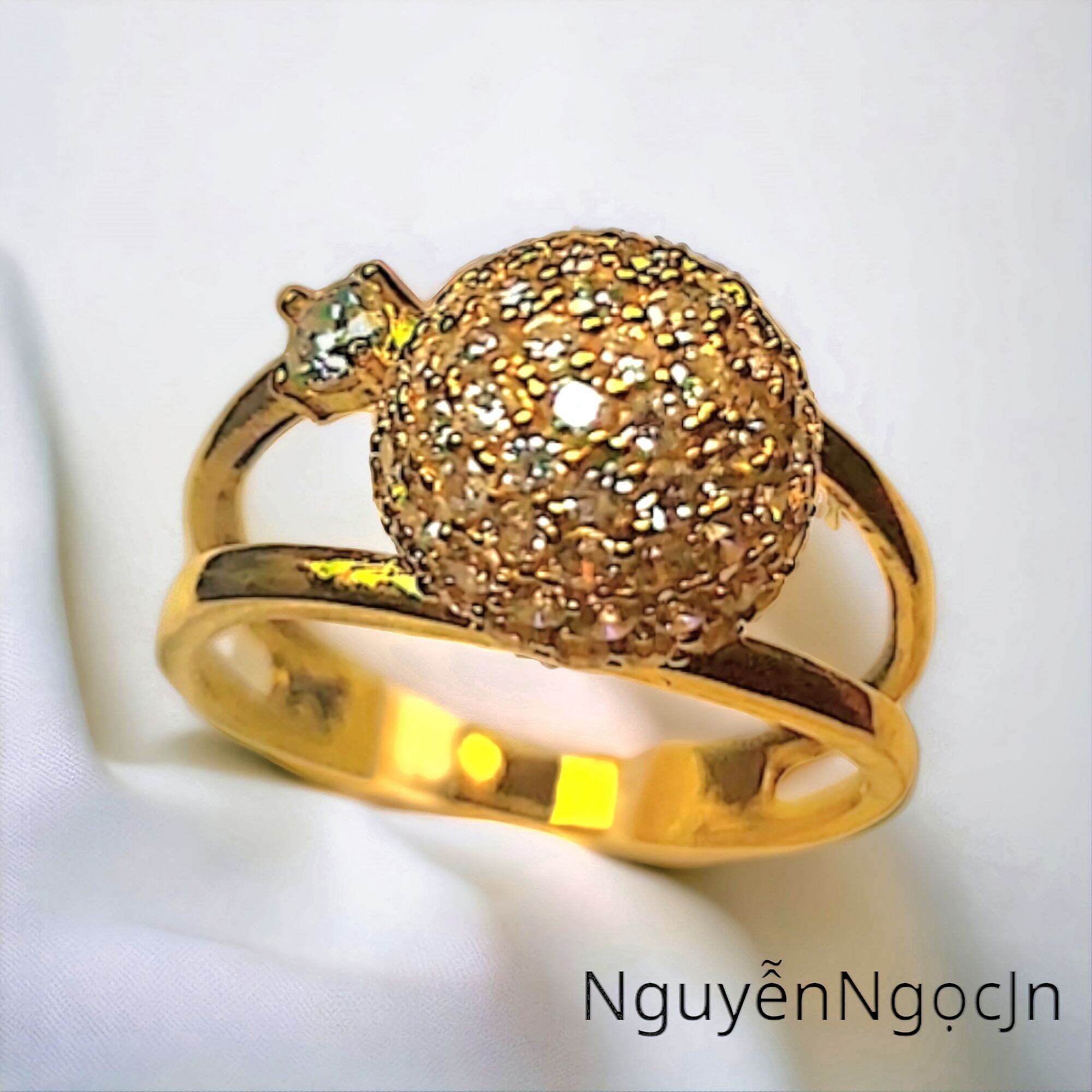 nhẫn trái châu đá trắng,  kiểu dáng trẻ trung đơn giản.