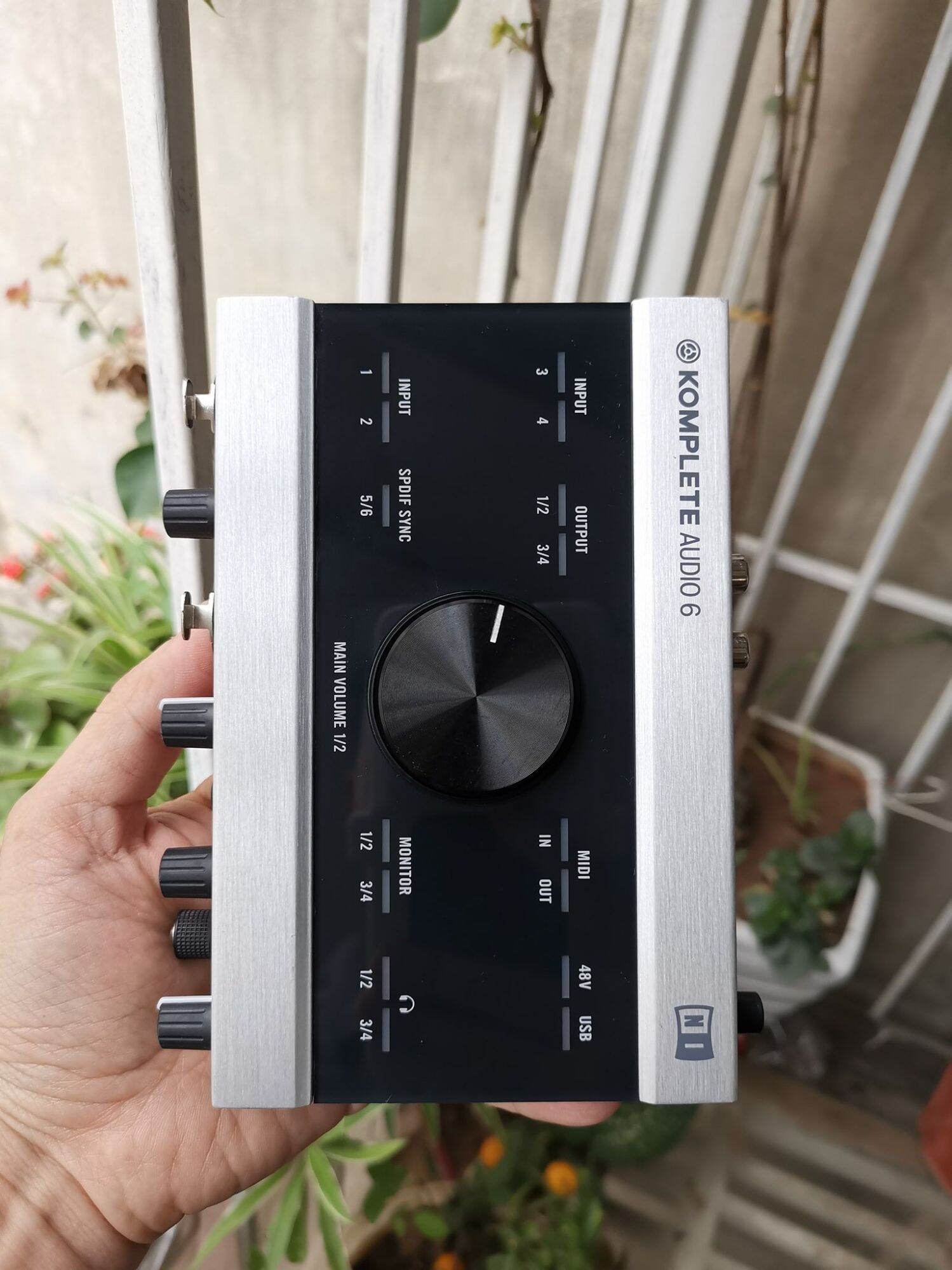 Cardsound thu âm cao cấp KOMPLETE Audio 6 like new