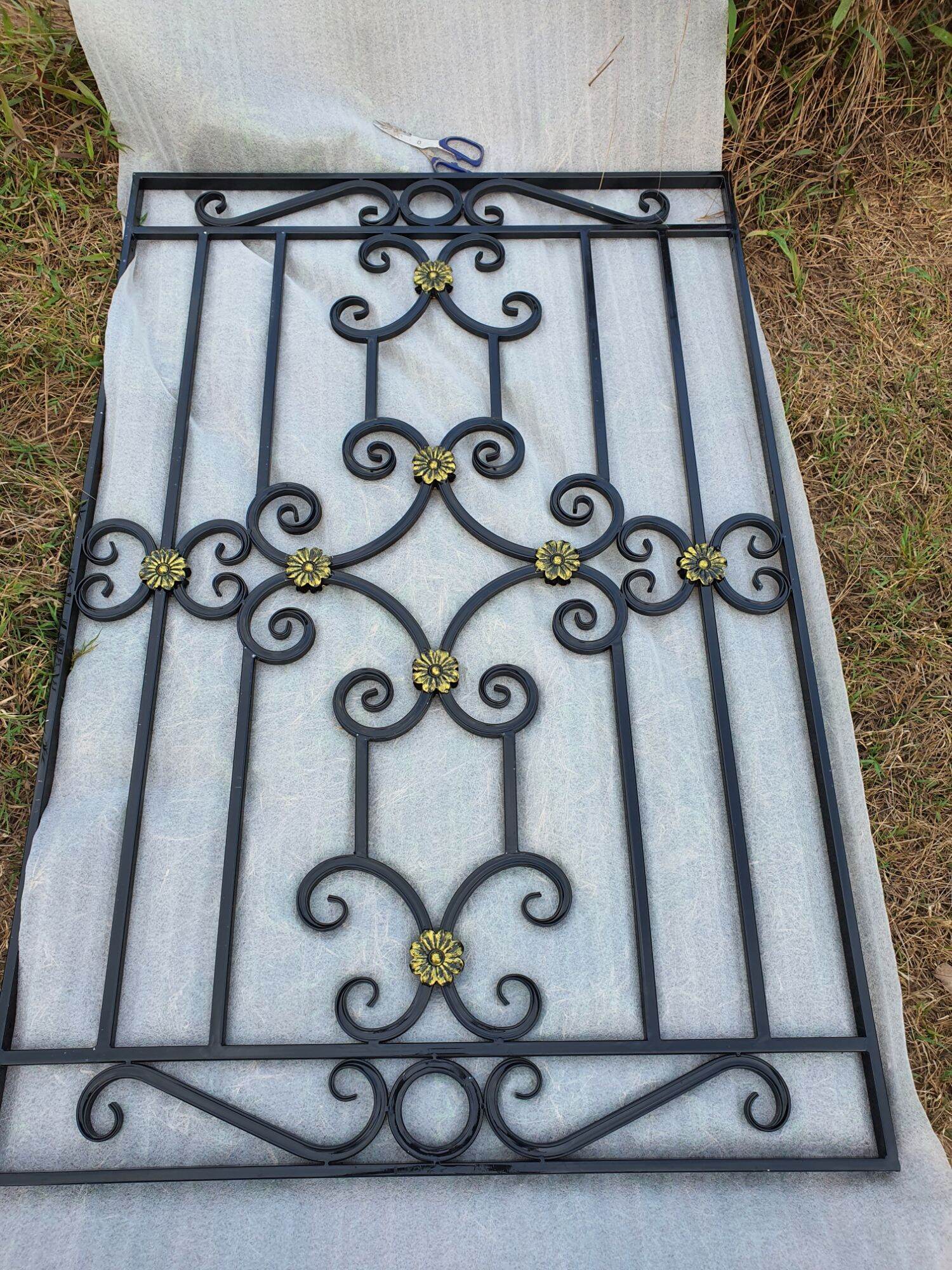 10 Hoa sắt dập ĐK 6cm