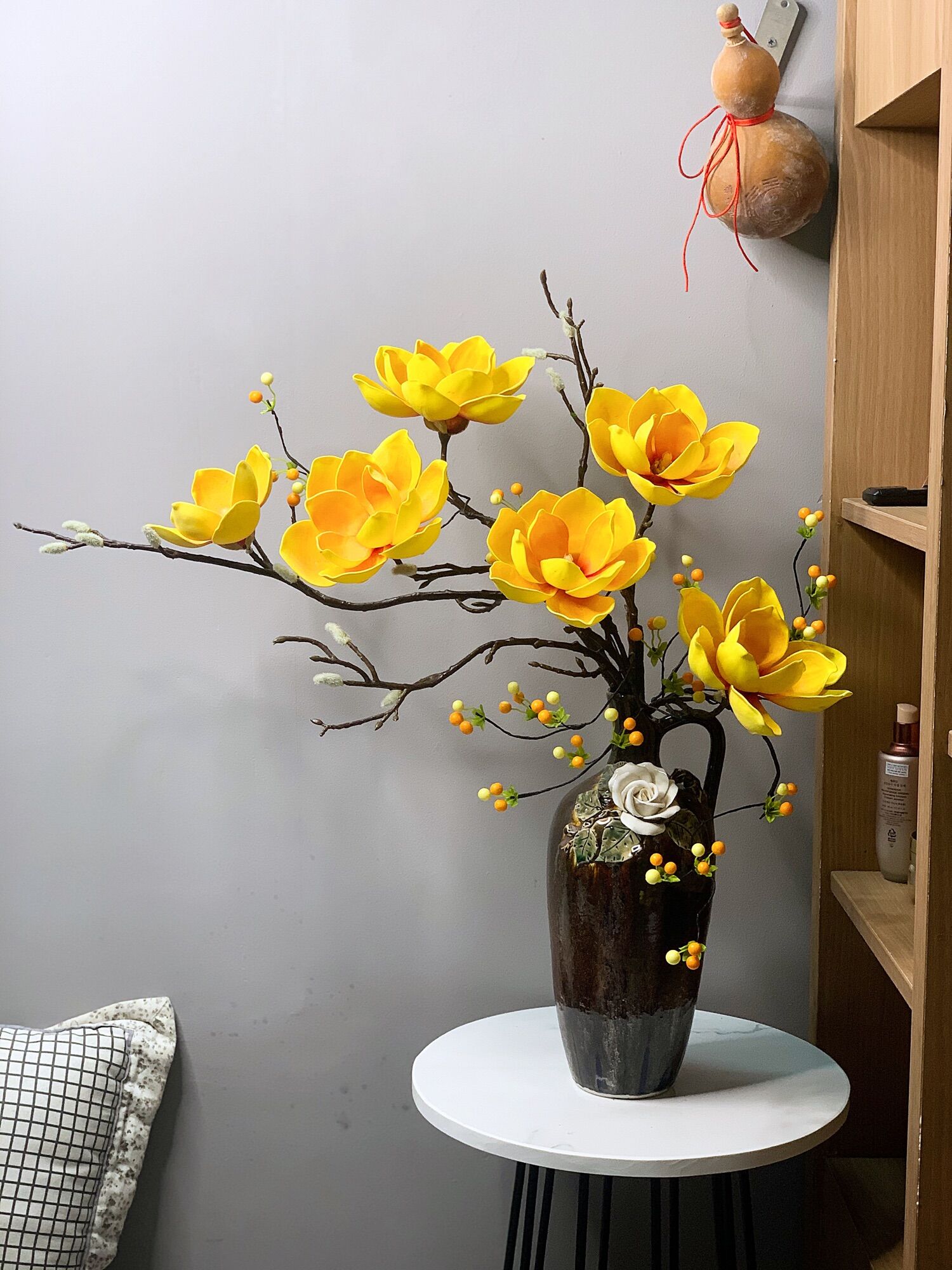 Hoa Giả Hoa Lụa - Lọ Hoa Mộc Lan Nghệ ThuậT Độc Đáo Trang Trí
