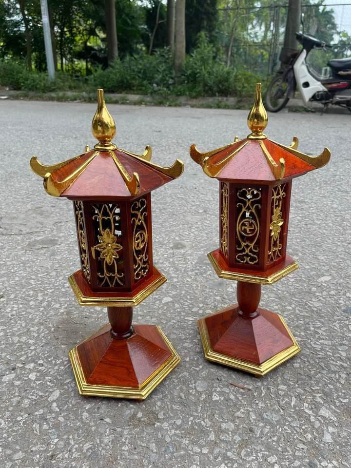 Đèn thờ lục lăng mái chùa gỗ hương