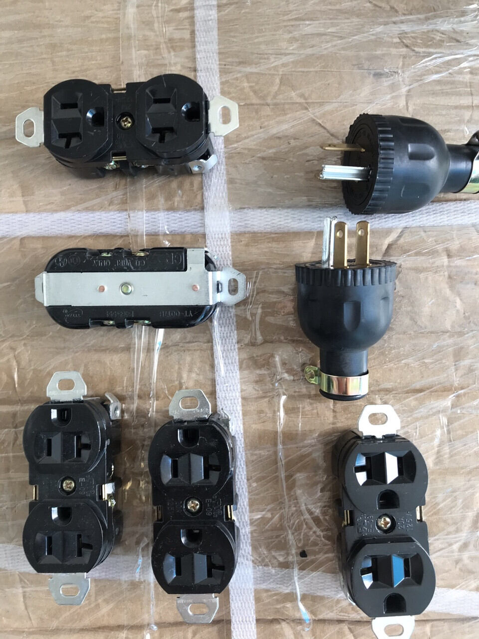 Phích cắm điện 15A-125V nội địa nhật chân cực bằng đồng,giắc cắm 15A cho máy phát nội địa nhật,ổ cắm 3chấu 15A cho máy phát nhật,ổ và chuôi cắm 3chấu 15A-250sv cho máy phát nhật,denyo, yanmar, shindaiwa,suzuki, kubota,honda,airman,hitachi,yamaha