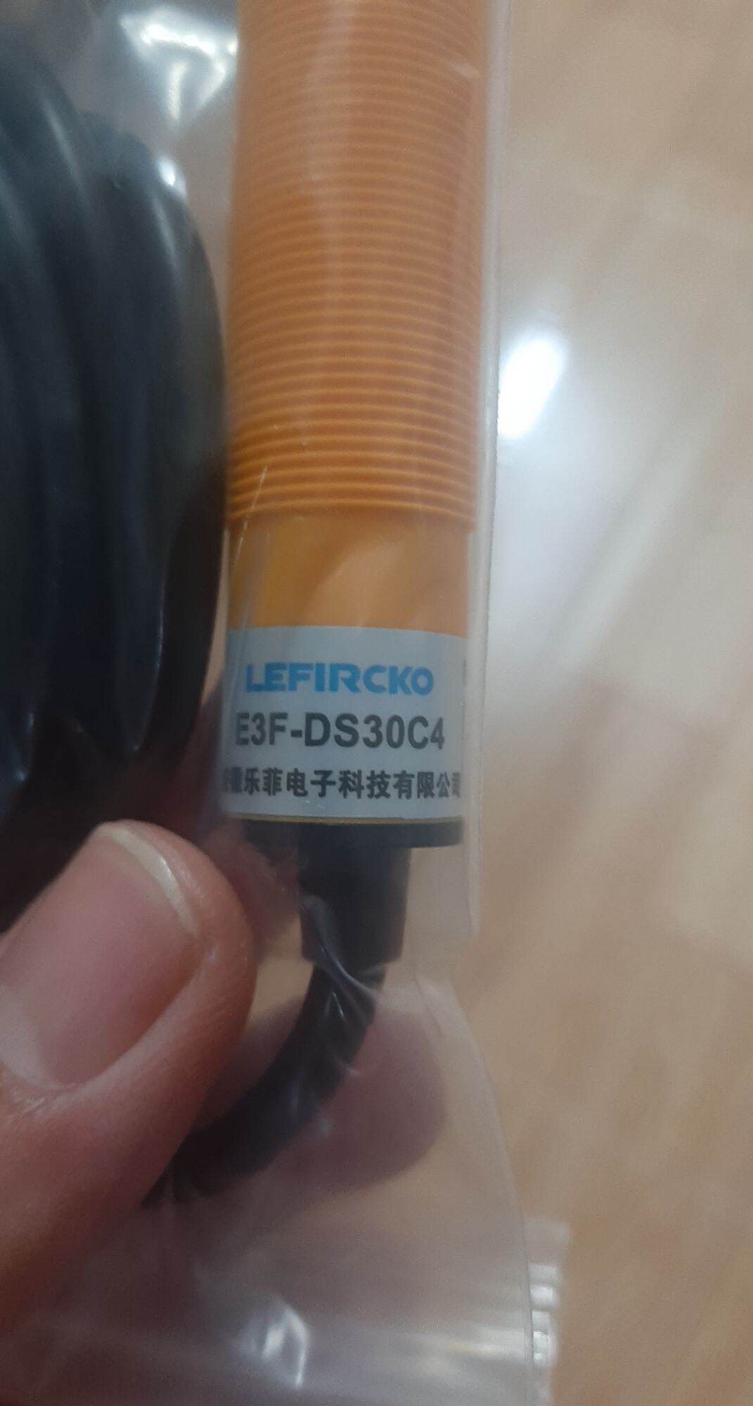 Cảm biến quang e3f-ds30c4