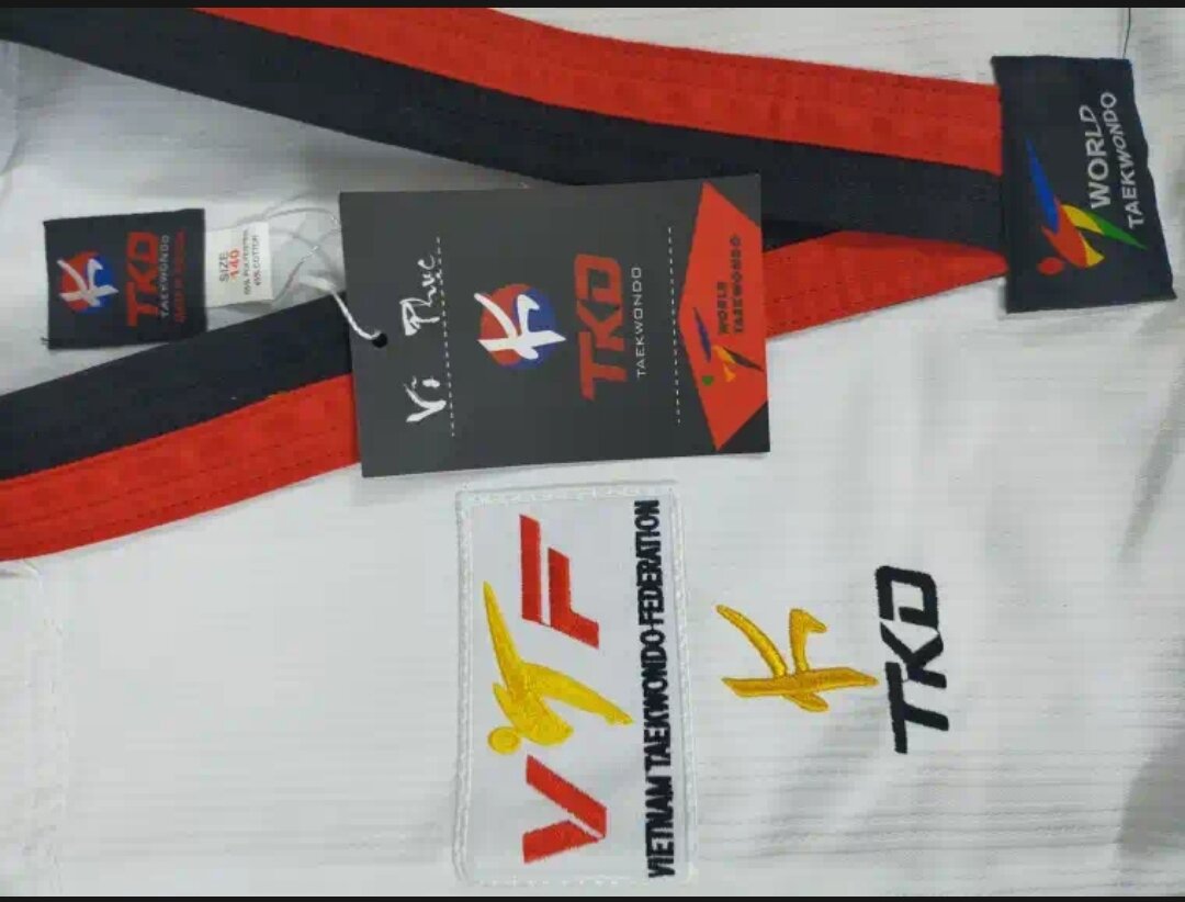 Võ Phục Taekwondo Cổ Đỏ Đen Vải Sọc