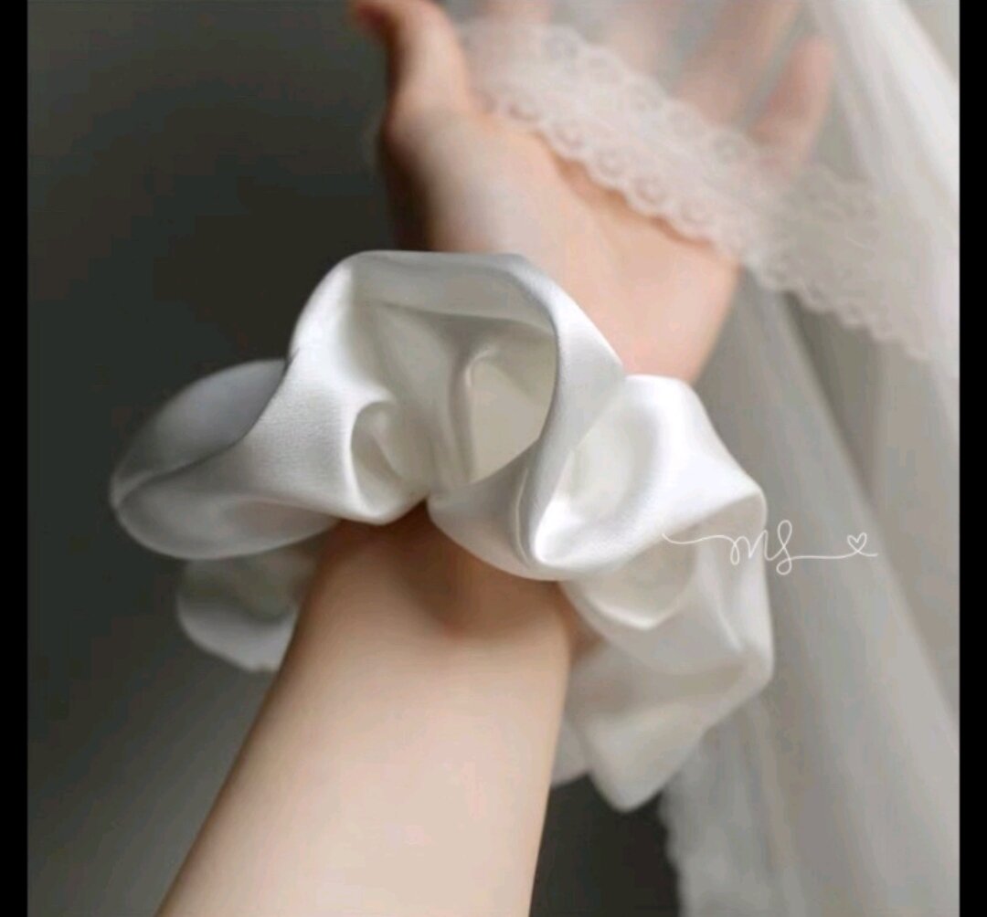 Dây Buộc Tóc Scrunchies Phi Bóng
