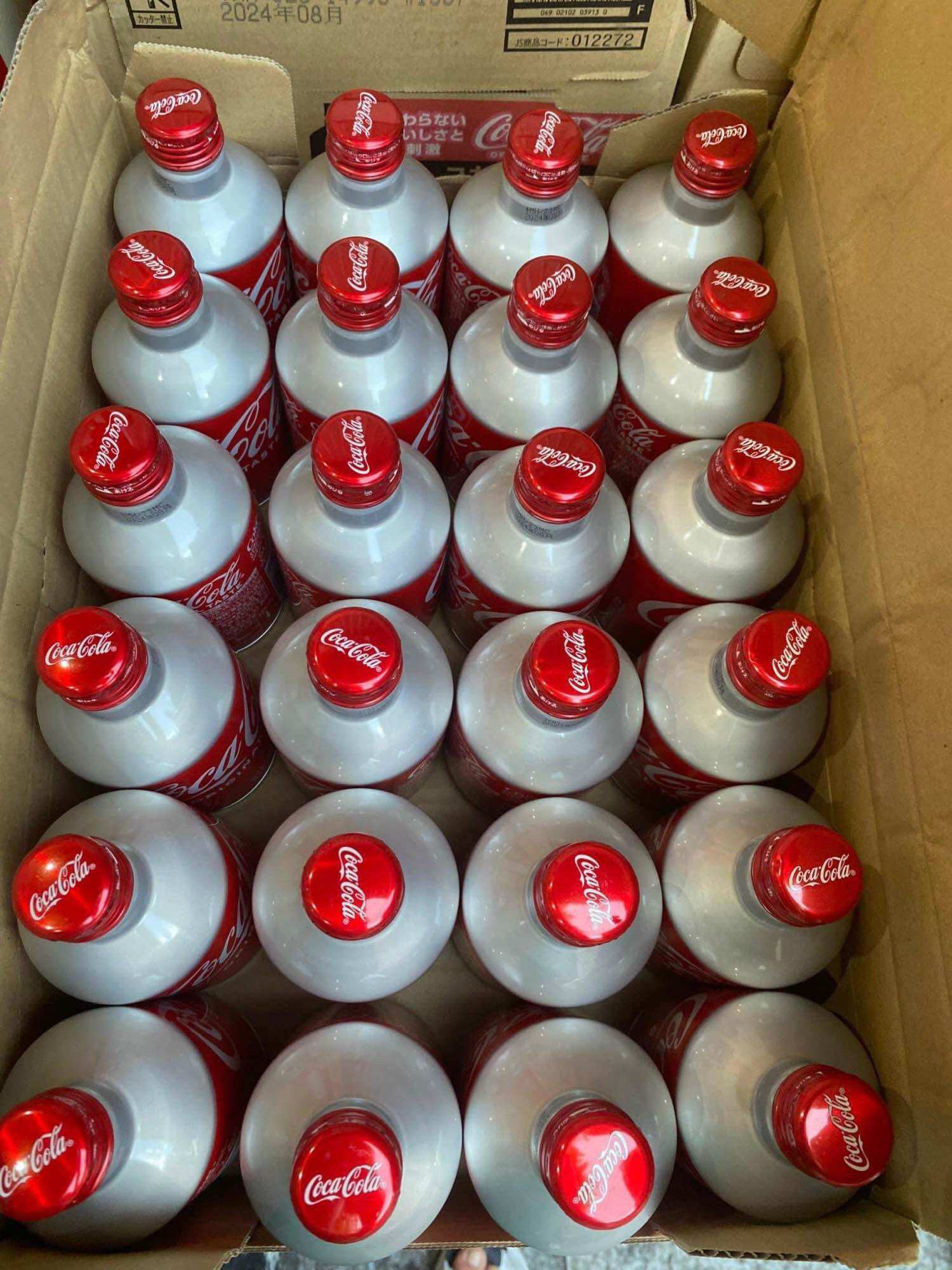 Coca cola nắp vặn 300ml x 24 lon nhật bản.