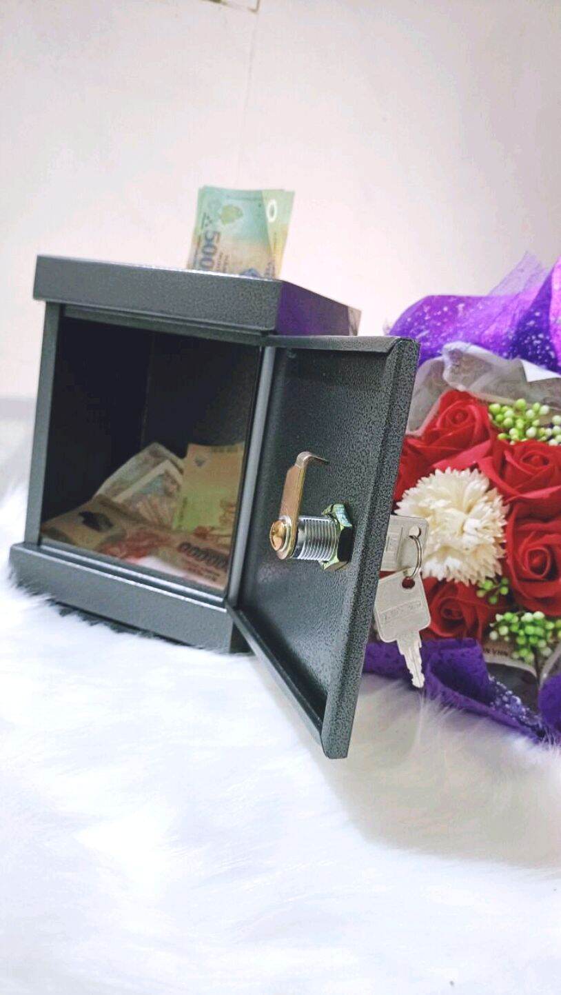 két sắt mini tiết kiệm tiền