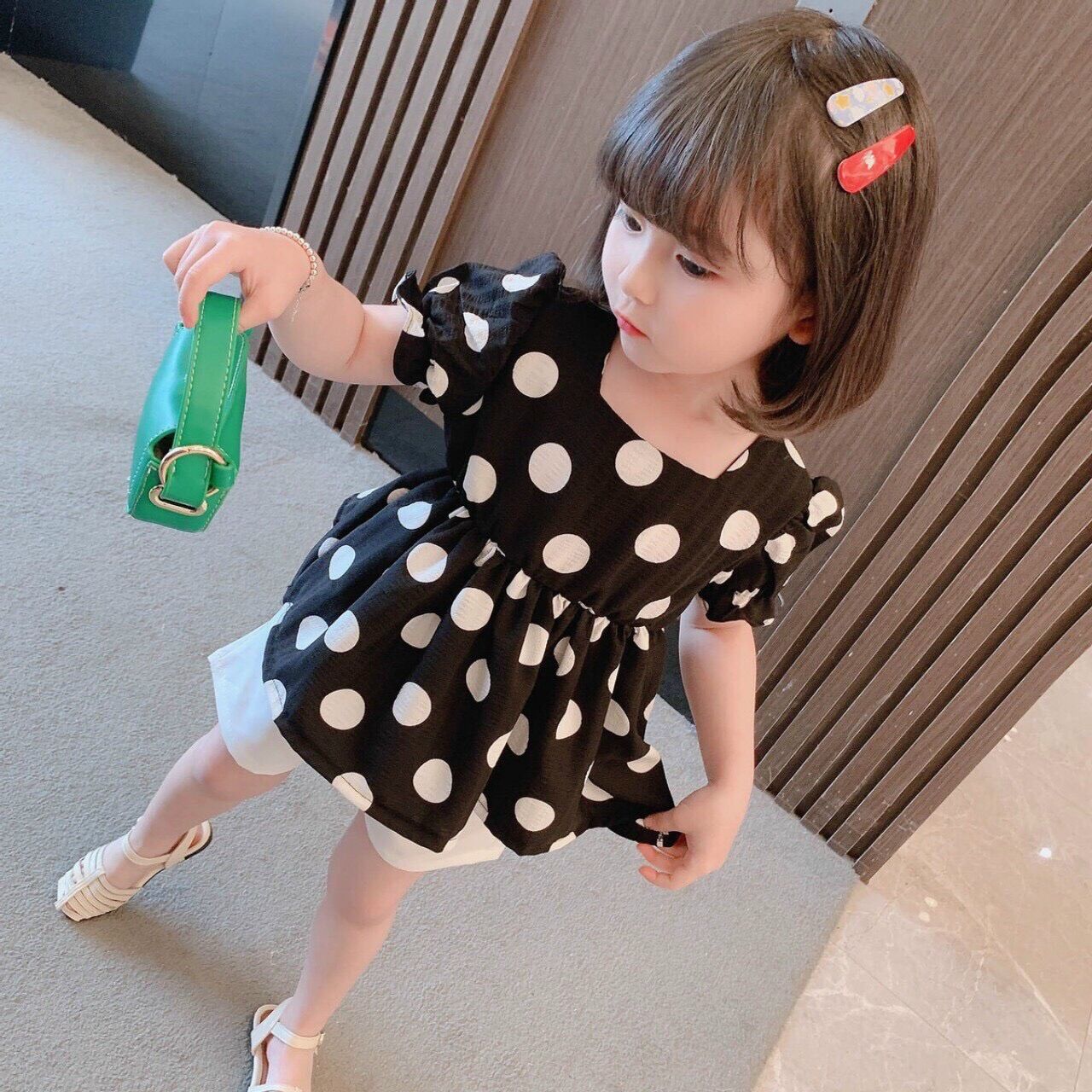 Set áo chấm bi nơ sau lưng bé gái