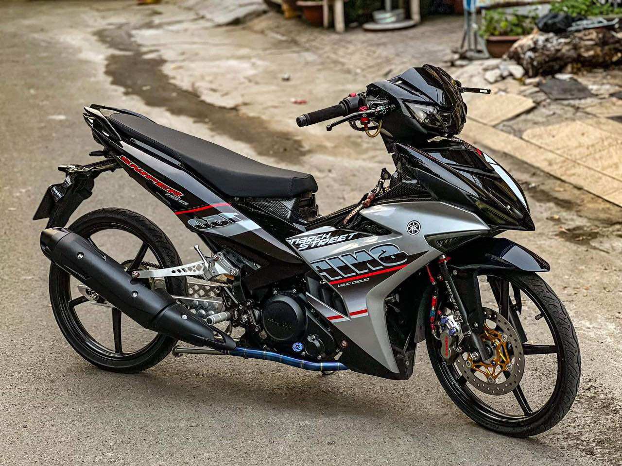 Tem sniper đen bạc đỏ dán xe exciter