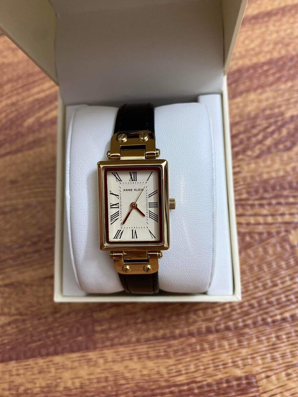 Đồng hồ nữ Anne klein
