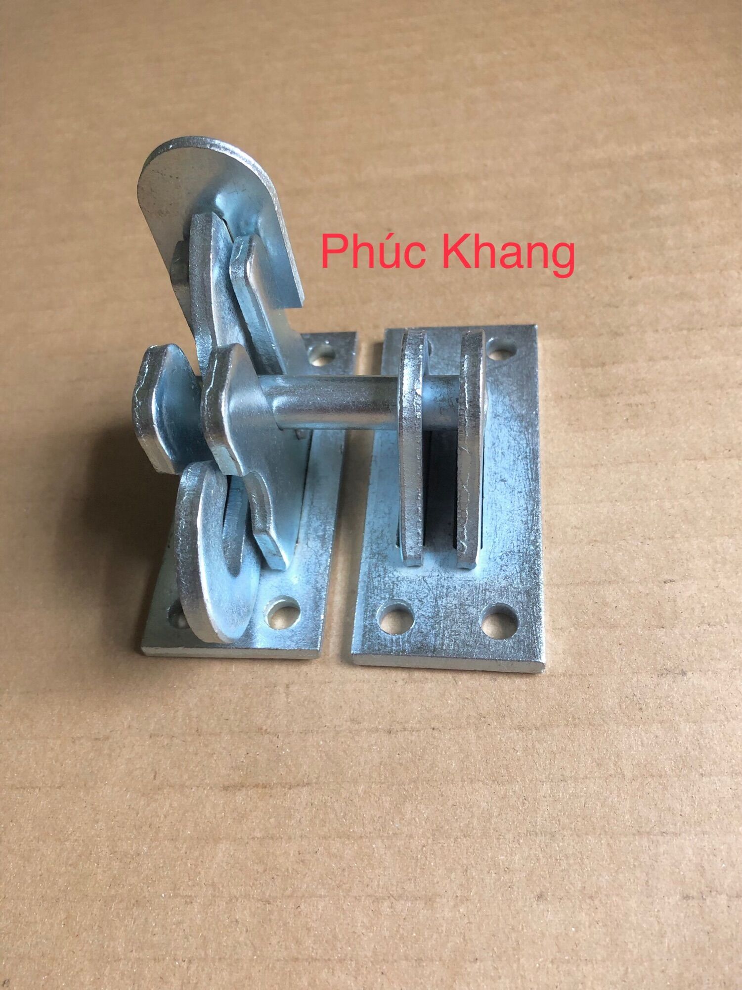 Chốt cửa tự động gài khí đóng cửa - có lỗ móc khoá an toàn