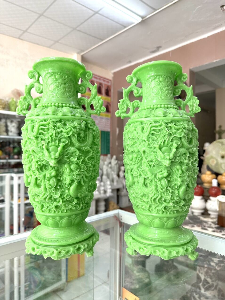 Đôi lọ hoa chạm cửu long đá đúc cao 36cm