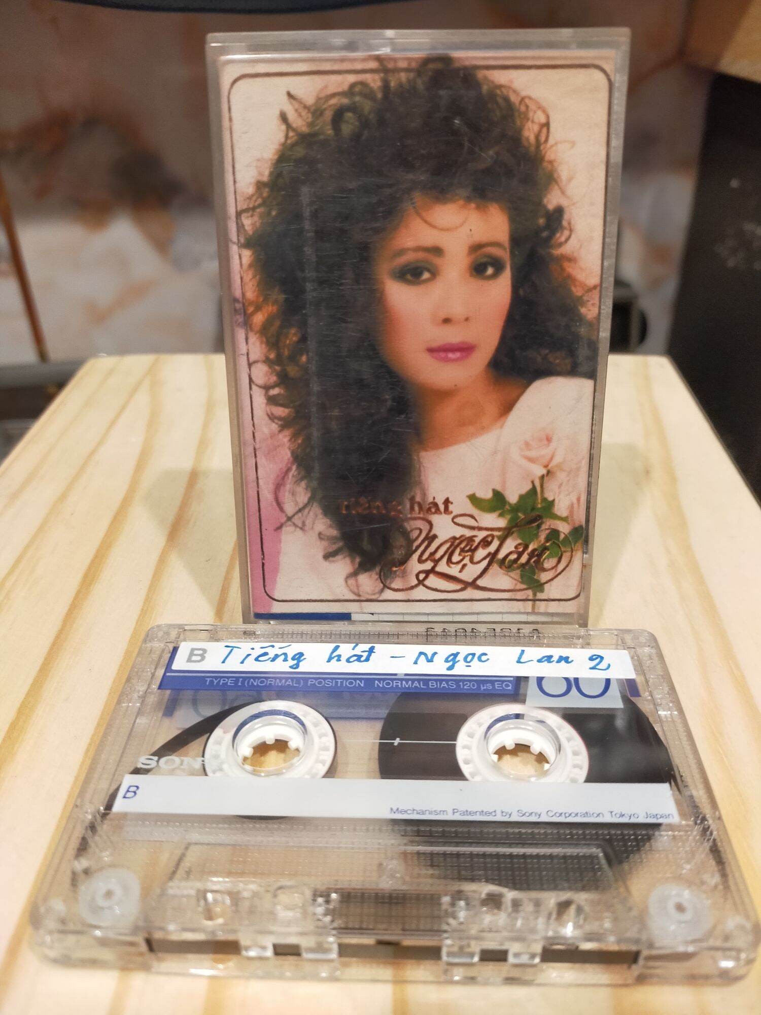 1 băng cassette Sony 60 phút tiếng hát ngọc lan ( lưu ý: đây là băng cũ
