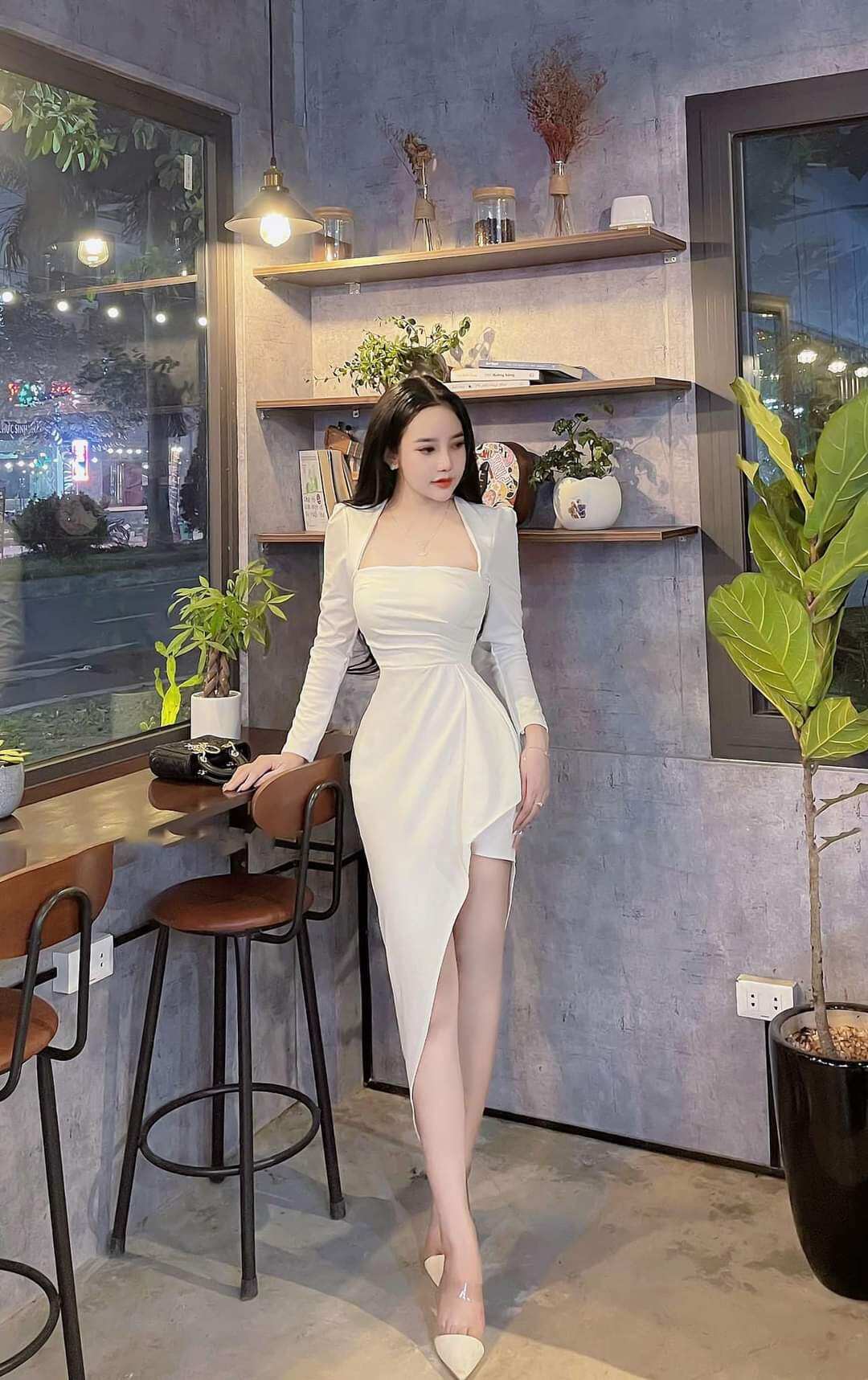 Đầm Ôm Cổ U Xẻ Tà Sang Trọng