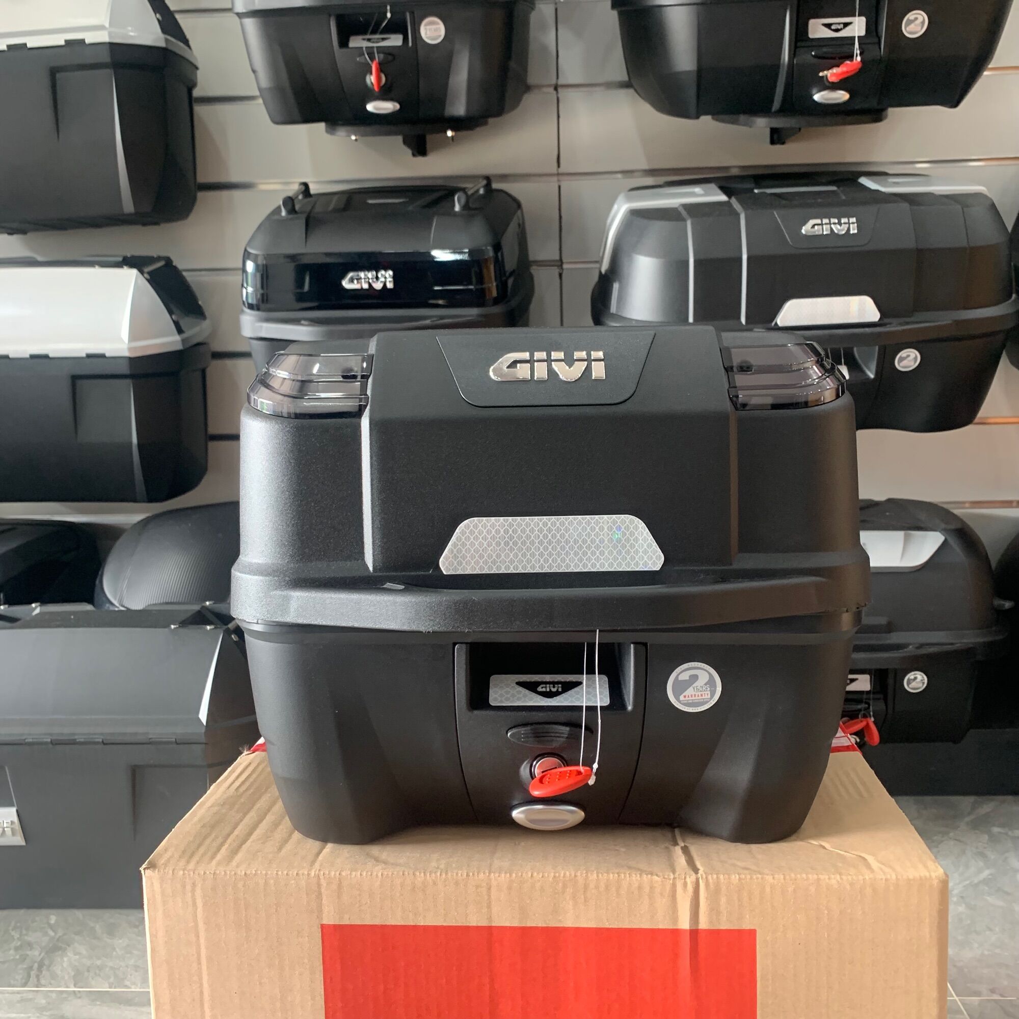 Thùng sau givi b33n2m