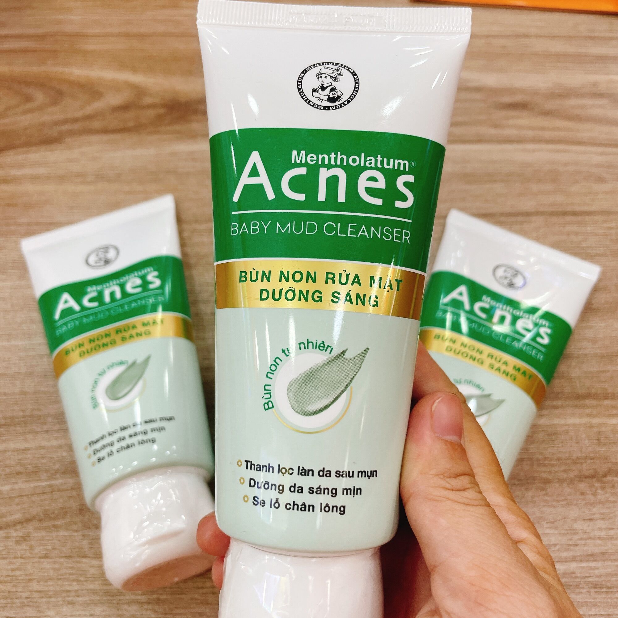 Sữa rửa mặt Acnes bùn non dưỡng sáng da 100g