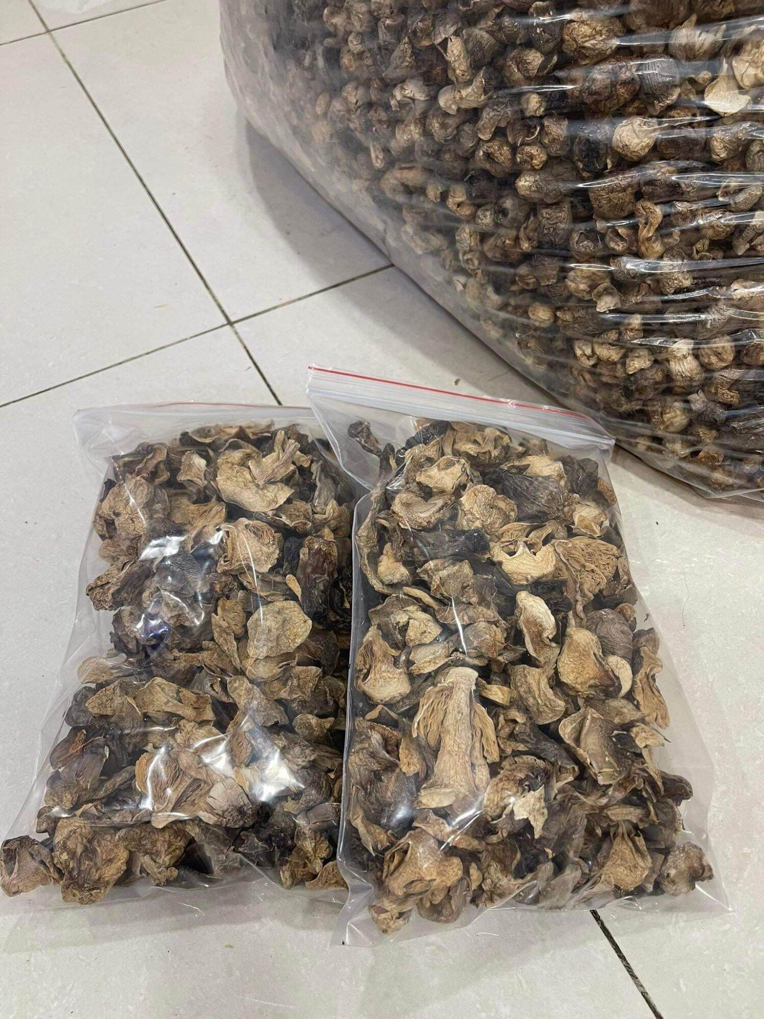 Nấm rơm nở sấy khô an nhiên