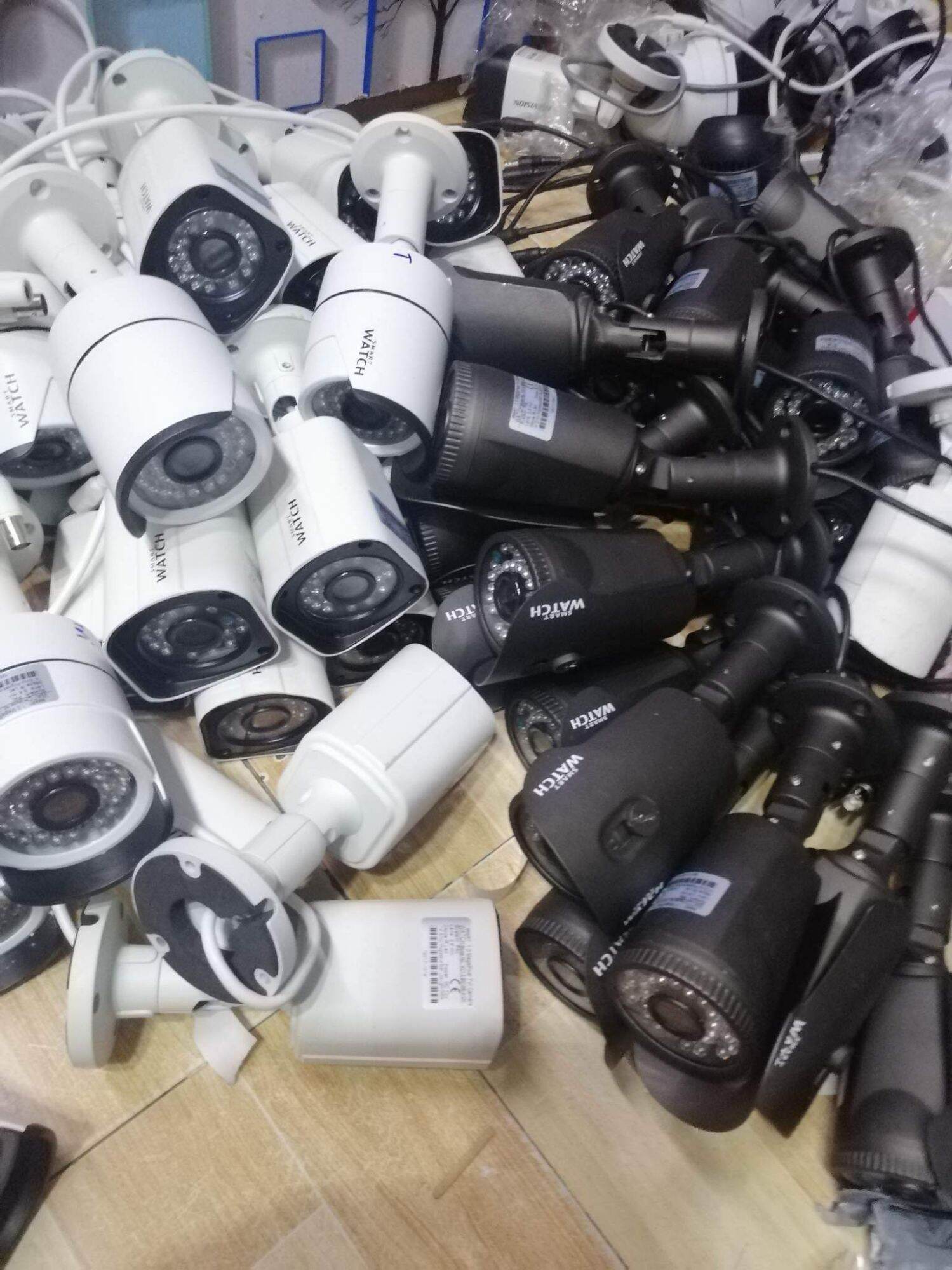 Camera cũ analog.Camera thân,dome hệ Tvi 1.0mp dùng cho đầu ghi.