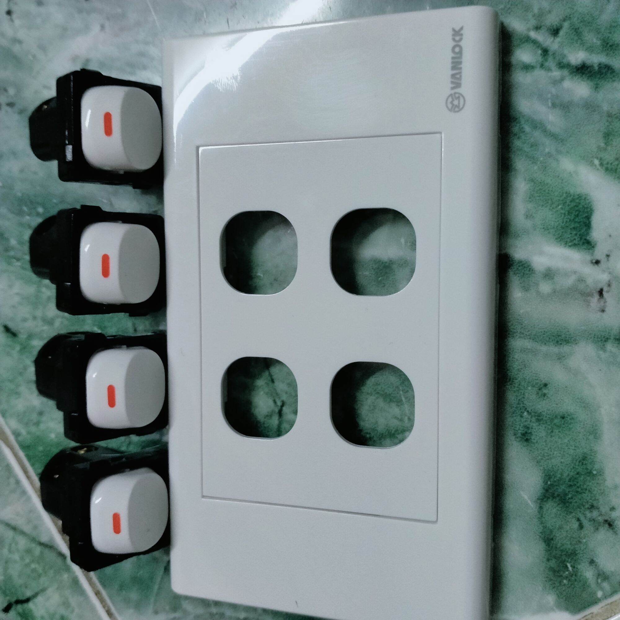 Mặt 4 công tắc Sino Vanlock + đế nổi