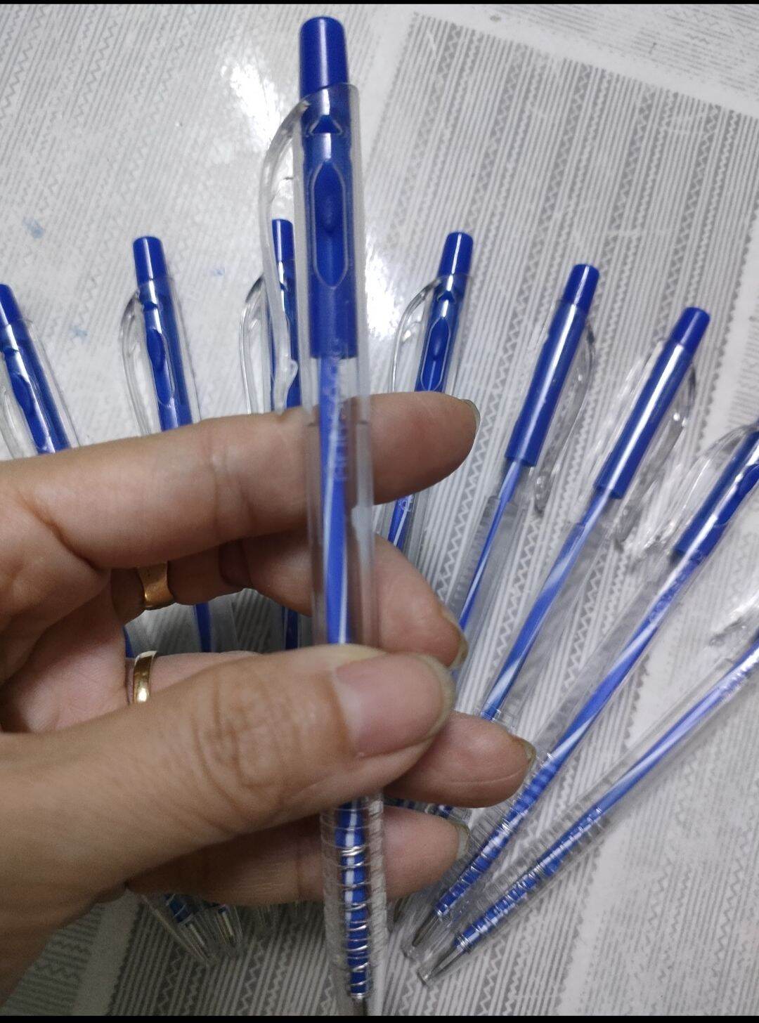 Combo 10 cây bút bi (10 xanh hết đỏ)