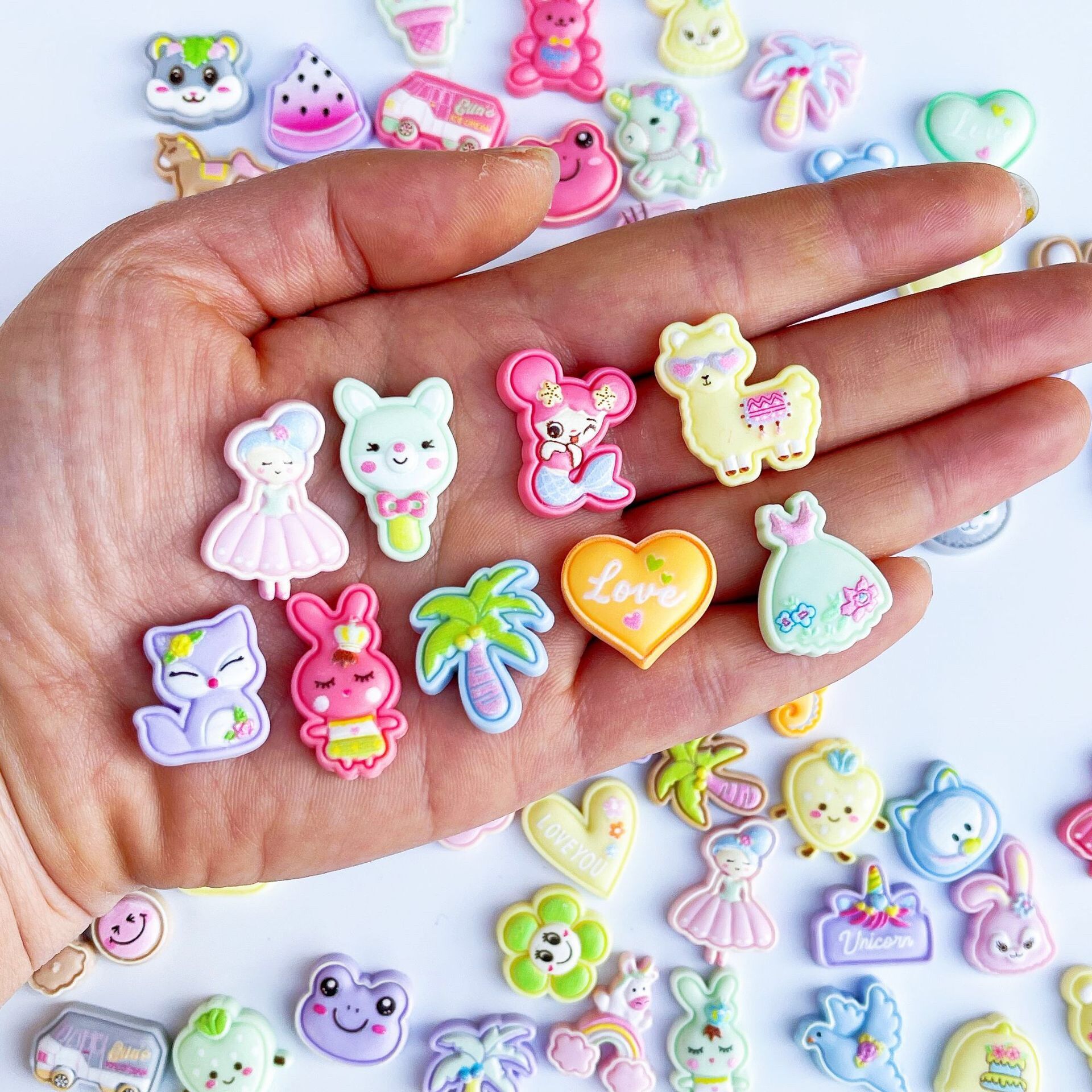 Set 10 Charm nhựa cứng dễ thương