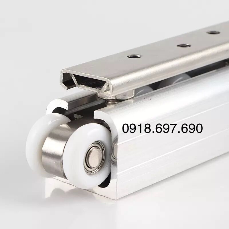 1.5 mét Đường rày nhôm treo cửa lùa kèm bánh xe treo 8 bánh