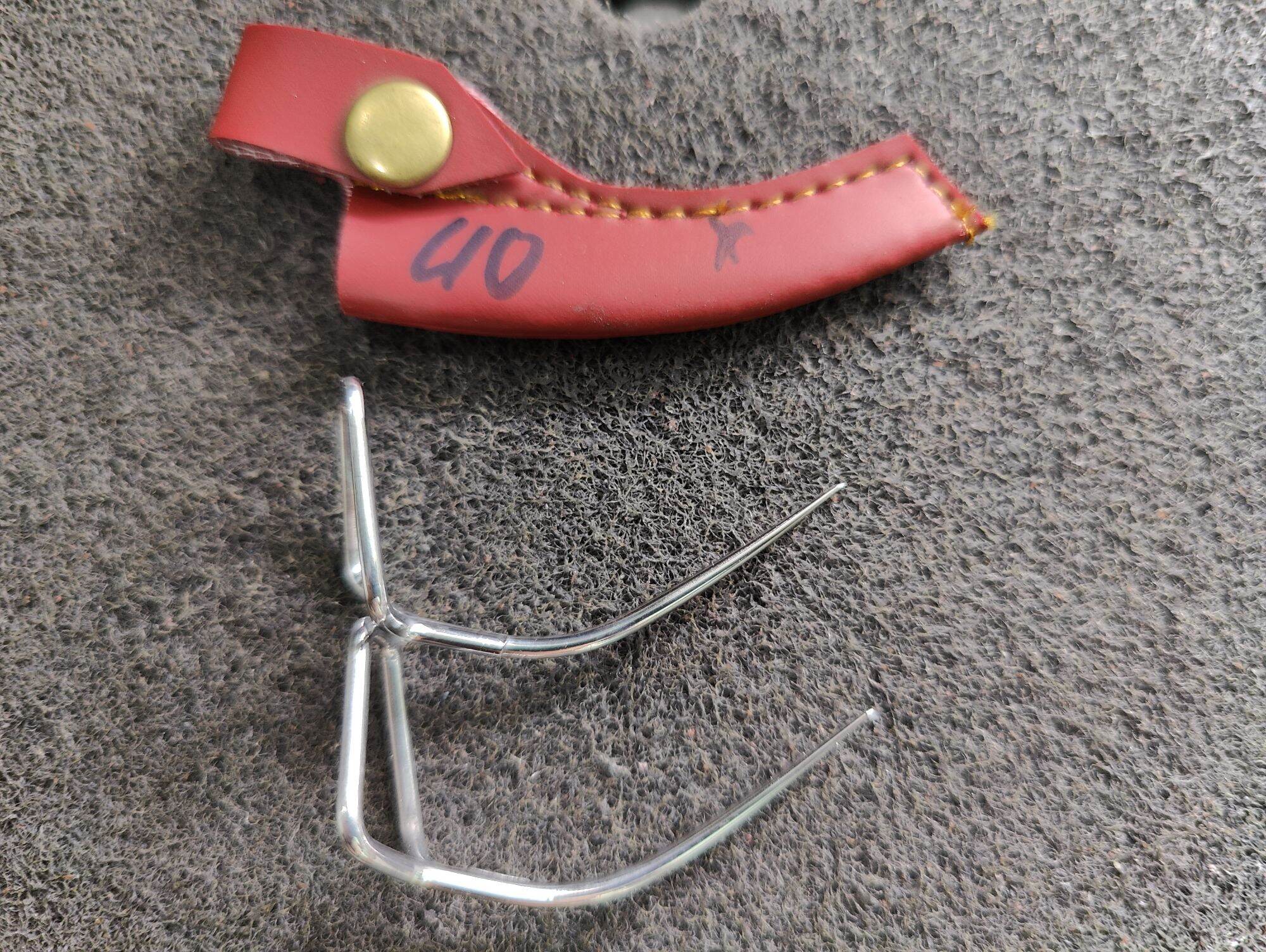 Cựa gà tre size 40