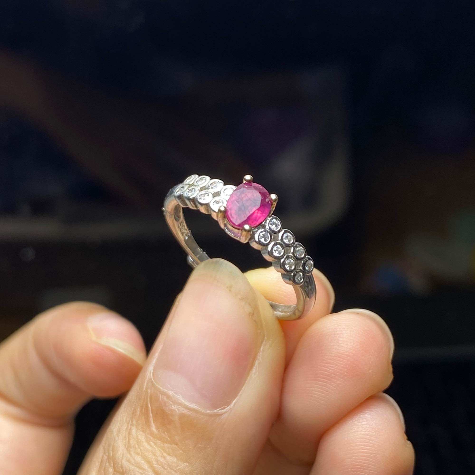 Nhẫn bạc đá ruby thiên nhiên kèm kiểm định Trung